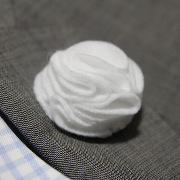 Magnetic Lapel Flower - Picture 4 of 4